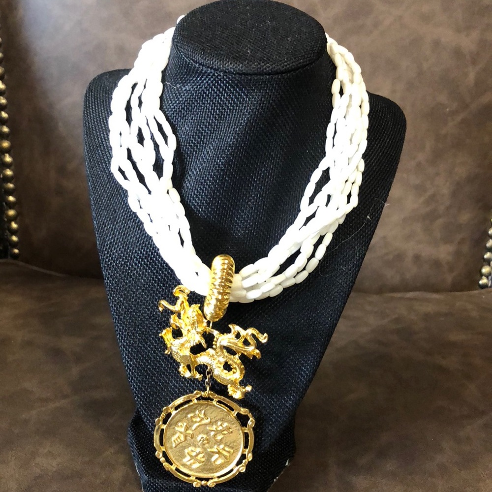#gaudy #vogue #dragon and pearls chain